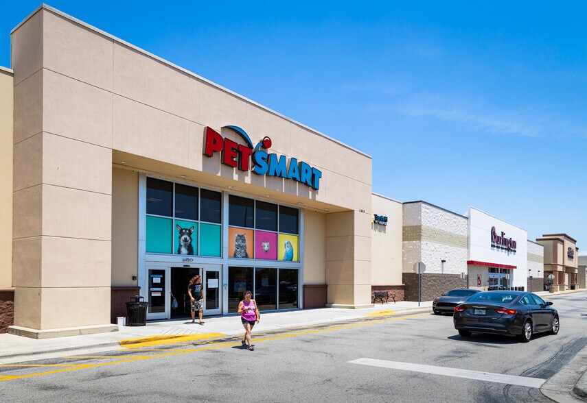 More Photos Of W Hillsborough Ave @ Double Branch Rd, Tampa Unknown For Lease