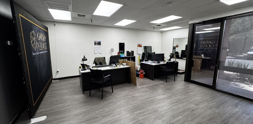 More Photos Of 2323 W Mescal St, Phoenix Research And Development For Lease