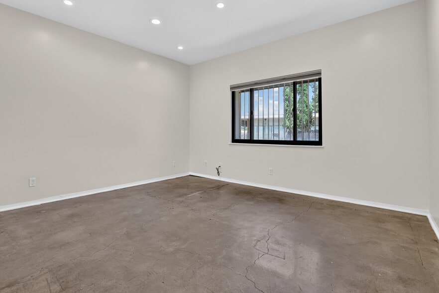 More Photos Of 4925 Sepulveda Blvd, Sherman Oaks Office For Sale