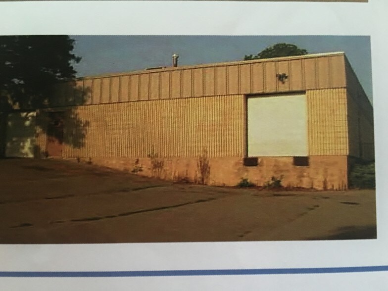 More Photos Of 6647 Old Thompson Rd, Syracuse Warehouse For Lease