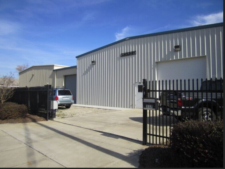 More Photos Of 335-337 McMillan St, Fayetteville Warehouse For Sale