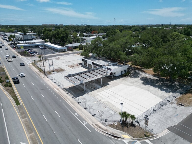 Primary Photo Of 6390 Seminole Blvd, Seminole Service Station For Sale