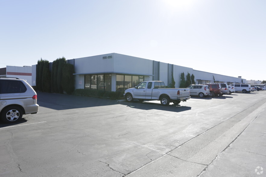 Primary Photo Of 3334 W Harvard St, Santa Ana Manufacturing For Lease