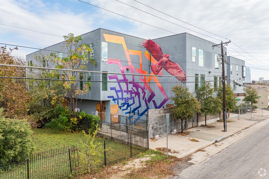 More Photos Of 707 W Commerce St, Dallas Apartments For Sale