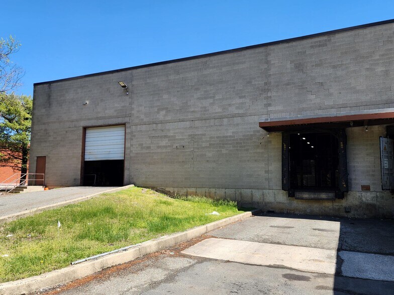 More Photos Of 110 Newfield Ave, Edison Manufacturing For Lease