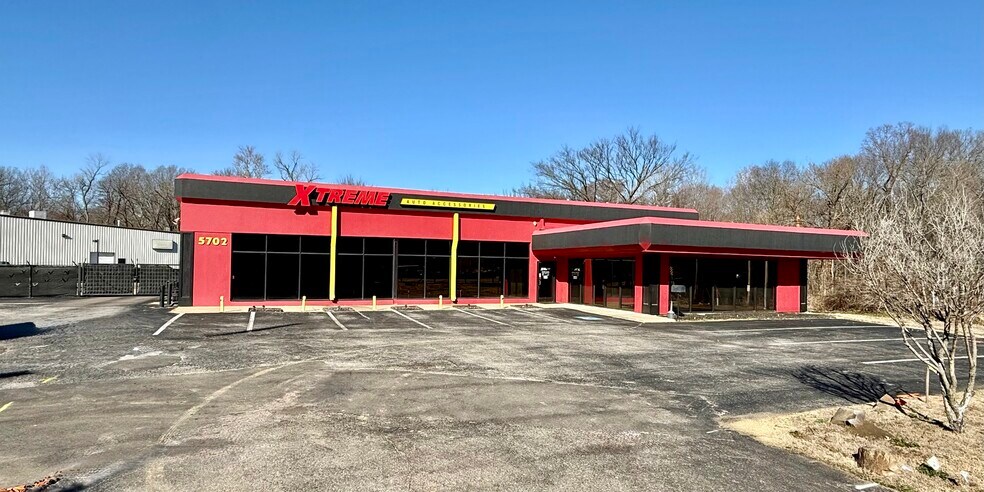 Primary Photo Of 5702 Summer Ave, Memphis Flex For Sale