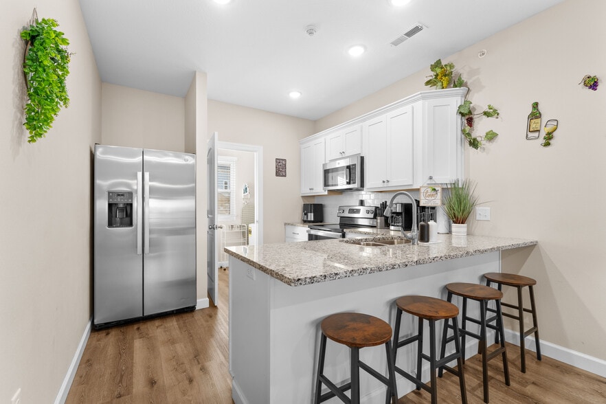 More Photos Of 3002 N Vineyards Ter, Branson General Retail For Sale