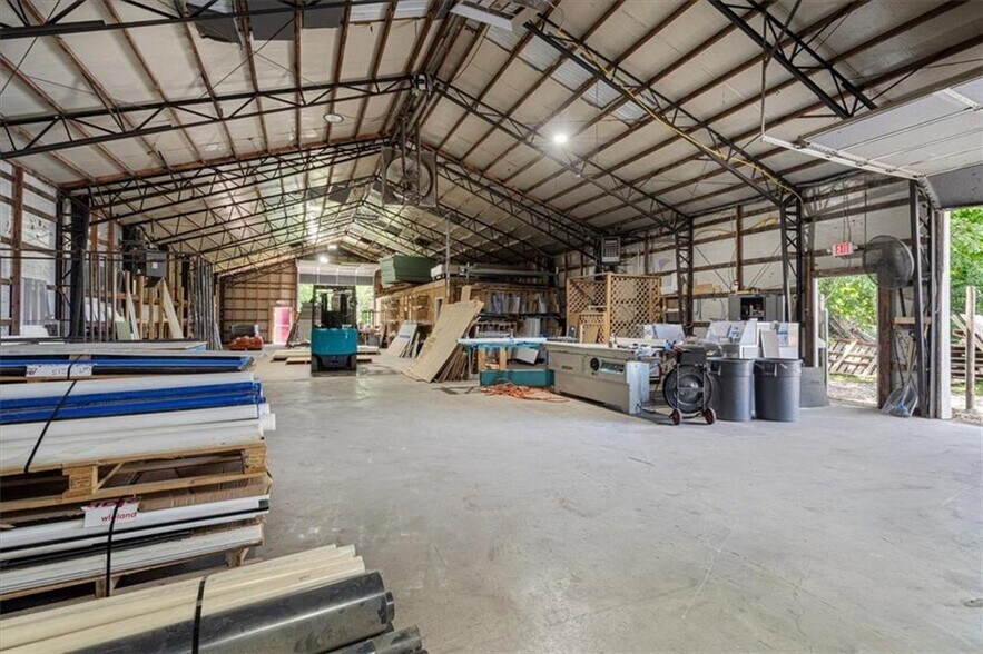 More Photos Of 909 McClure Ave, Lowell Service For Sale