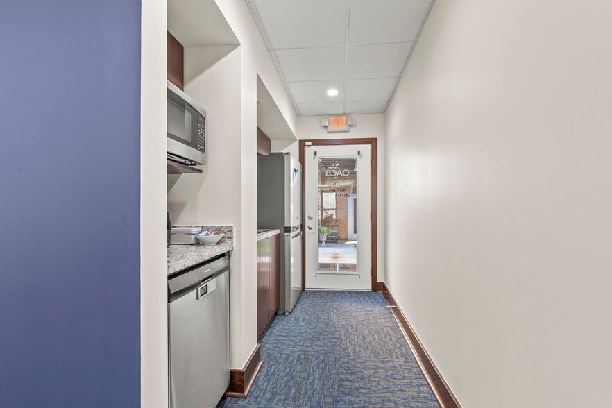 More Photos Of 73 E Wilson Bridge Rd, Worthington Office For Sale