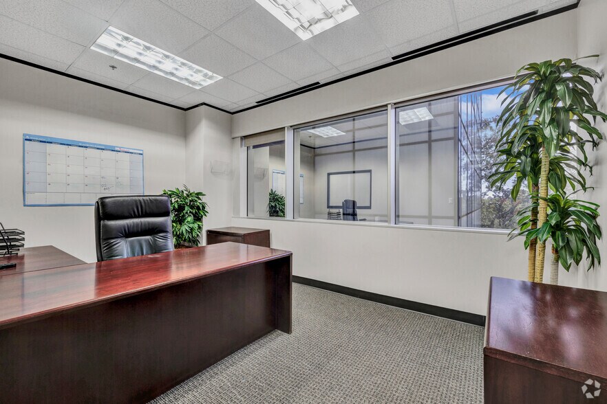 More Photos Of 400 N Sam Houston Pky E, Houston Office For Lease
