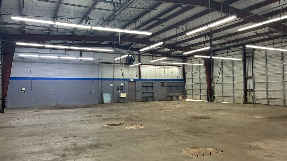 More Photos Of 905 N Harborth Ave, Three Rivers Auto Dealership For Lease