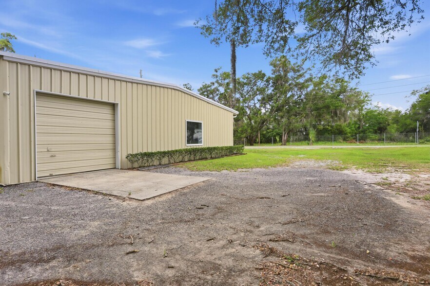More Photos Of 623 Pleasant St, Lake Helen Flex For Lease