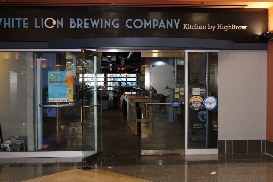 More Photos Of 1500 Main St, Springfield Medical For Lease