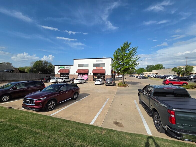 More Photos Of 9238-9242 S Sheridan Rd, Tulsa Unknown For Lease