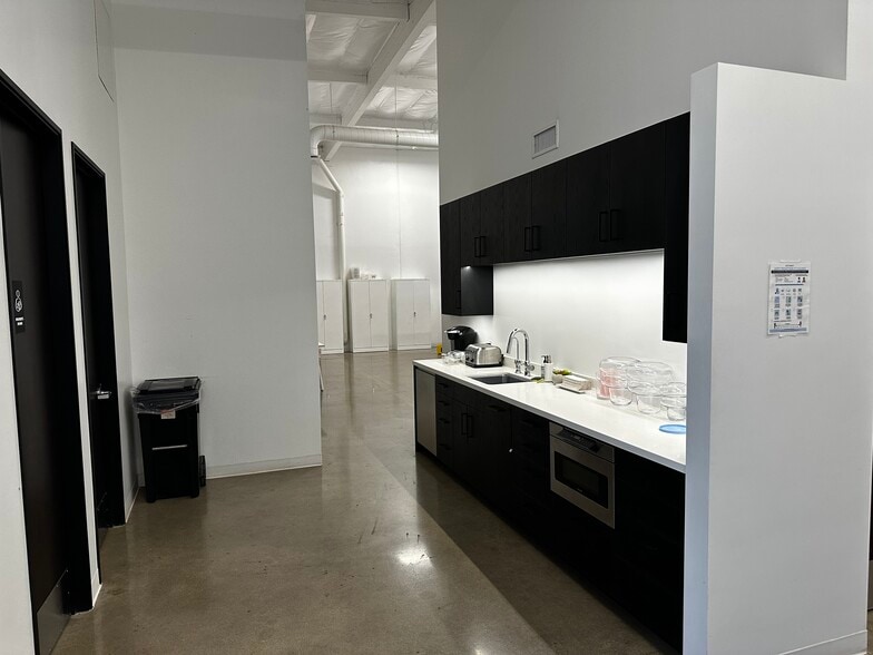 More Photos Of 1401 Vanguard Dr, Oxnard Unknown For Lease