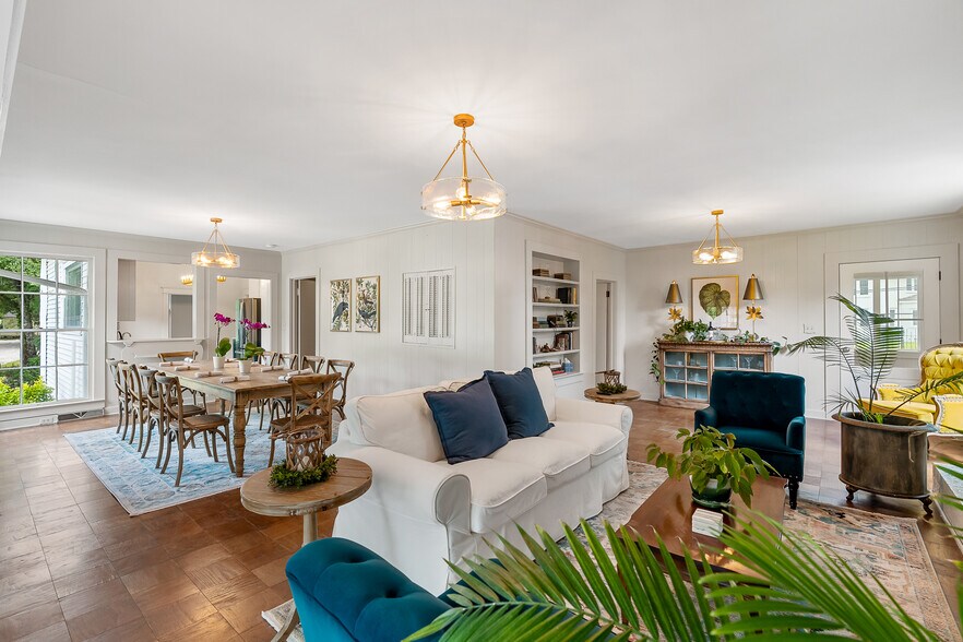 More Photos Of 207 Westminster Hwy, Westminster Specialty For Sale