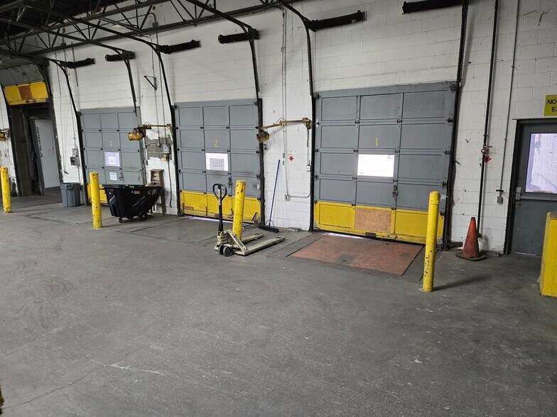 More Photos Of 2085 Humphrey St, Fort Wayne Loft Creative Space For Lease