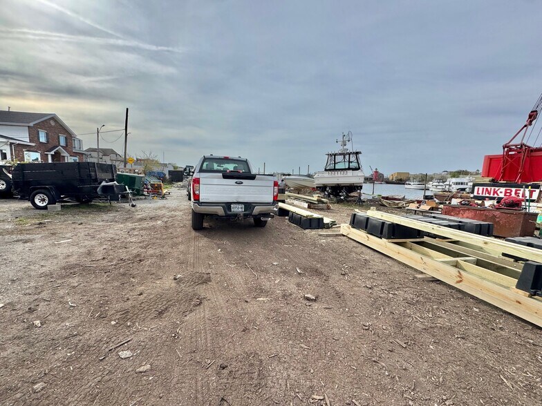 More Photos Of 25 Lacon Ct, Brooklyn Marina For Sale