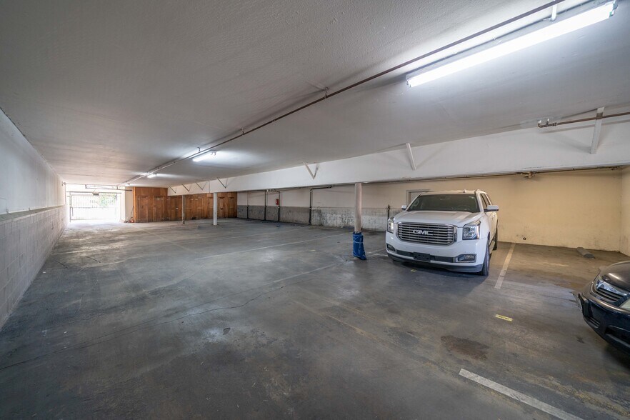 More Photos Of 7437 Haskell Ave, Van Nuys Apartments For Sale