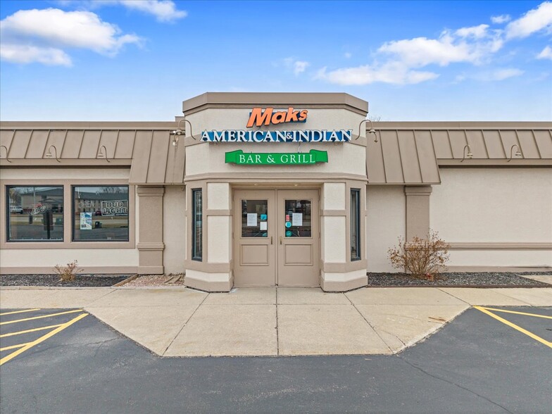 More Photos Of 2105 1st Ave, Rock Falls Hotel For Sale