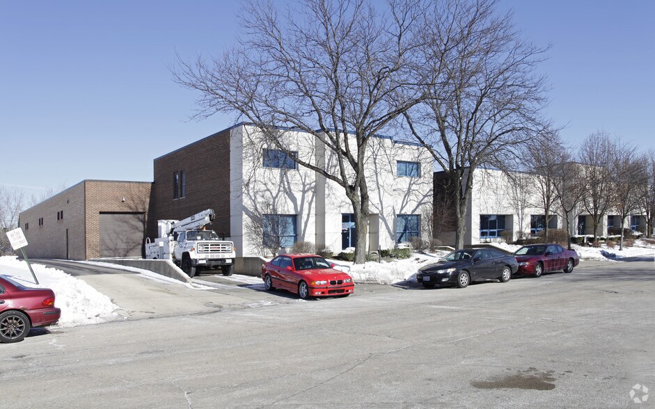 More Photos Of 620-630 Estes Ave, Schaumburg Warehouse For Sale