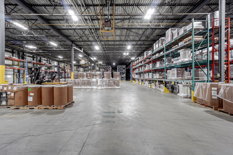 More Photos Of 650 Av Lee, Baie-d'Urfé Warehouse For Lease