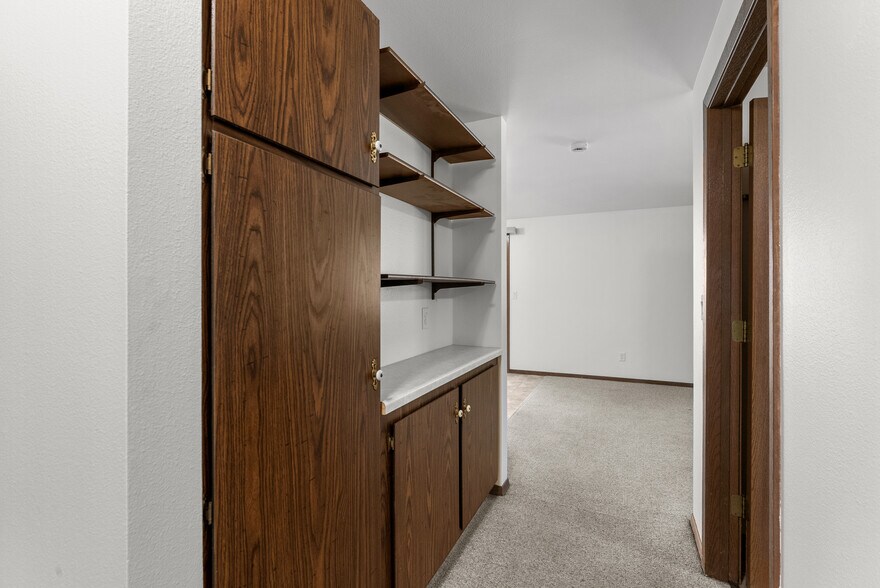 More Photos Of 910 E Cedar Ave, Manitowoc Apartments For Sale