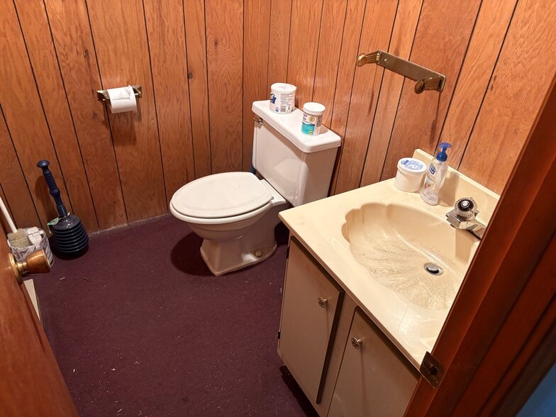 More Photos Of 101 Erie St, Amsterdam Warehouse For Sale