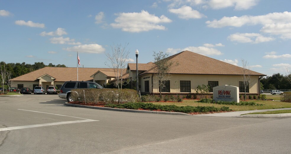 More Photos Of 4175 Woodlands Pky, Palm Harbor Coworking Space