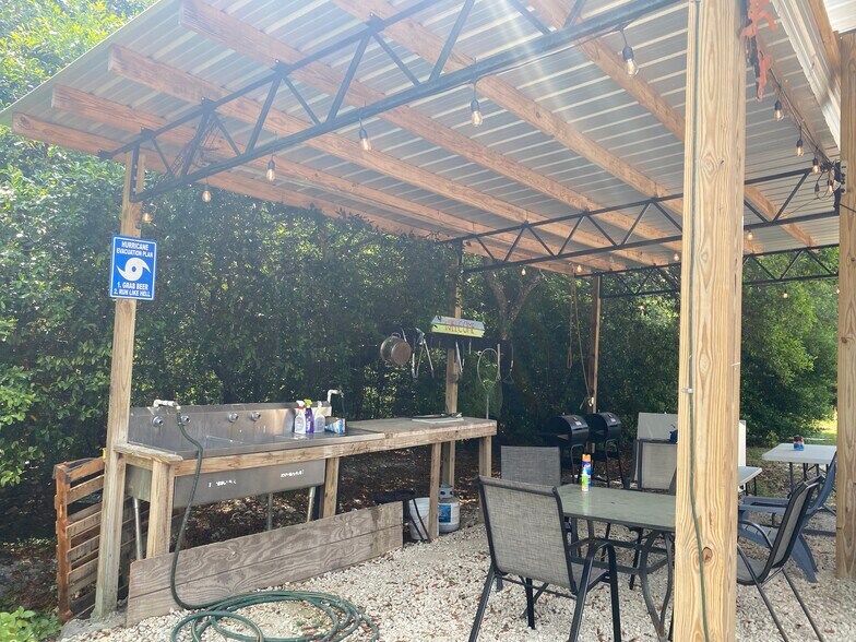 More Photos Of 1001 Highway 98 E, Carrabelle Hotel For Sale