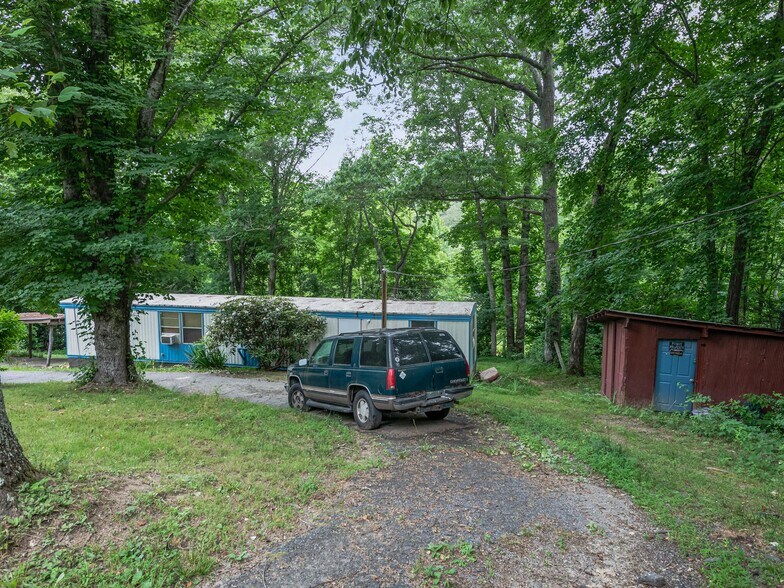 More Photos Of 40 Hemlock Hill Dr, Arden Manufactured Housing Mobile Home Park For Sale