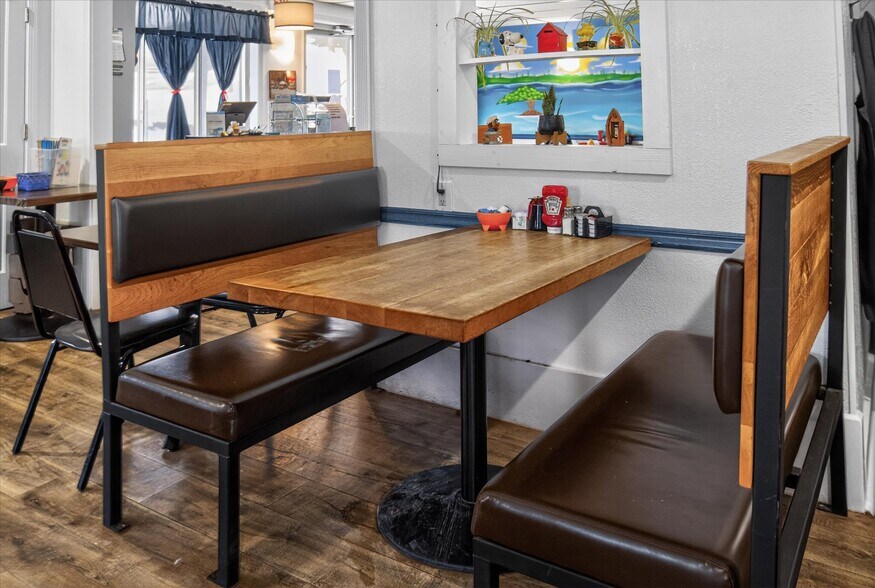 More Photos Of 5937 W Higgins Lake Dr, Roscommon Restaurant For Sale