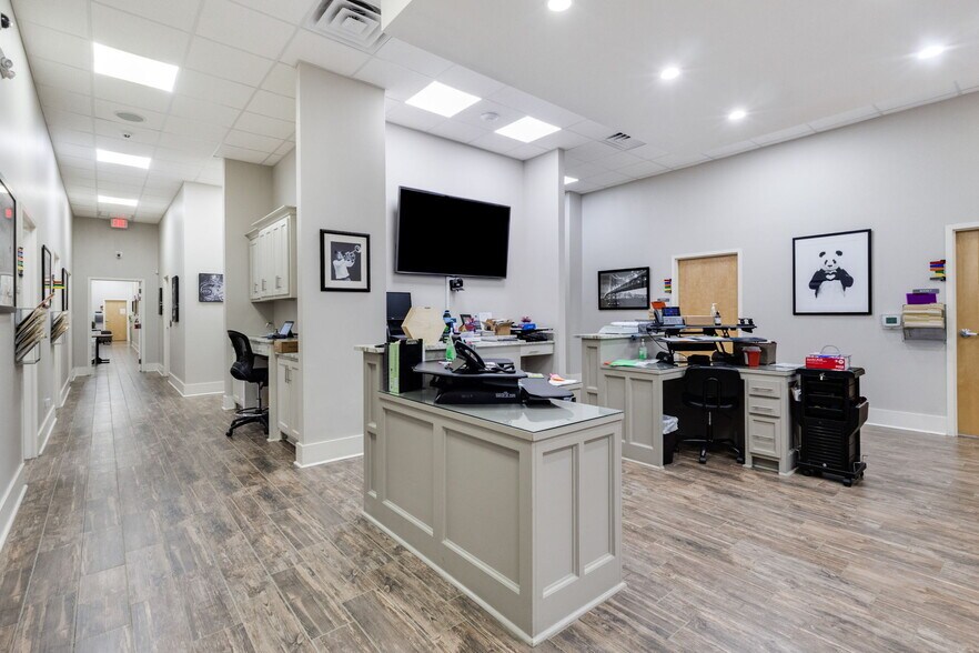 More Photos Of 307 Alcide Dominique Dr, Lafayette Office For Sale