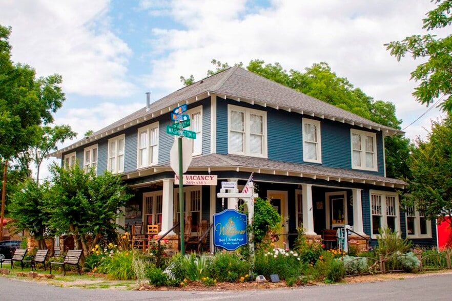 Primary Photo Of 100 E Washington St, Mountain View Hospitality For Sale