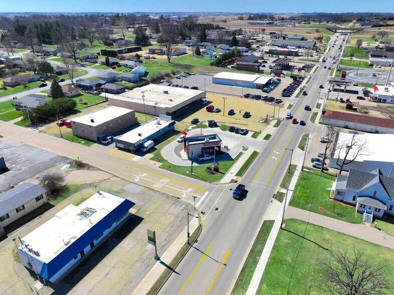 More Photos Of 901 W Platt St, Maquoketa Service Station For Sale