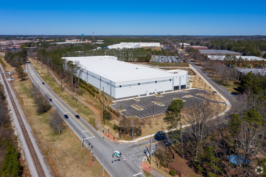 More Photos Of 1400 Rock Mountain Blvd, Stone Mountain Warehouse For Lease