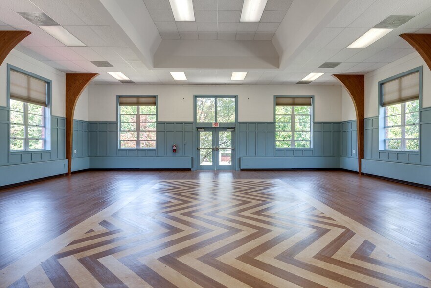 More Photos Of 37018 Glendale St, Purcellville Religious Facility For Lease