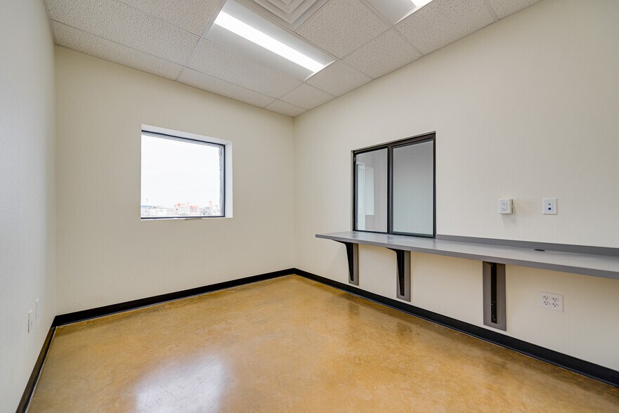 More Photos Of 3710 S County Road 1276, Midland Warehouse For Lease