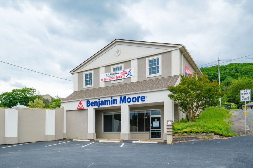 More Photos Of 902 Richmond Ave, Staunton General Retail For Sale