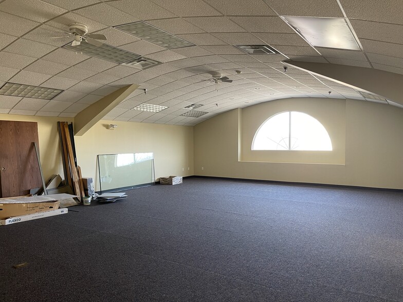 More Photos Of 12730 S Pflumm Rd, Olathe Office For Sale