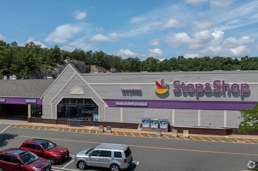 More Photos Of 164-180 Main St, Saugus Unknown For Lease