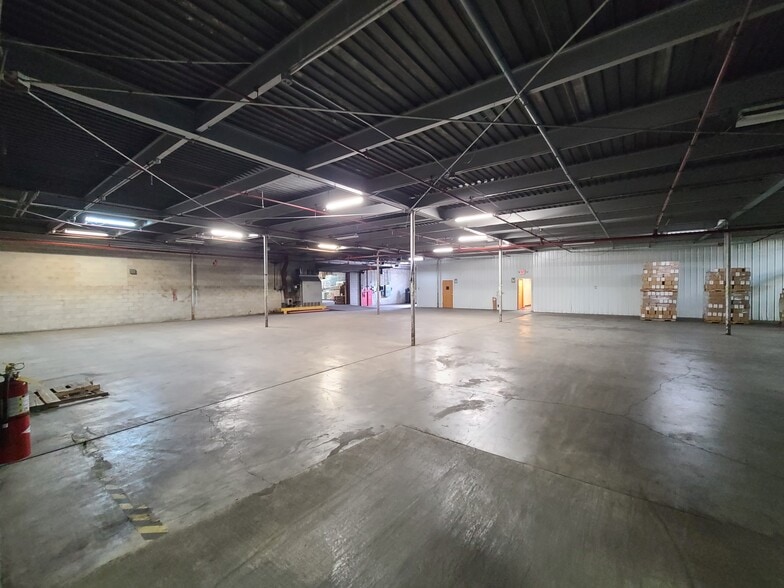 More Photos Of 3320 W Ferguson Rd, Fort Wayne Manufacturing For Lease