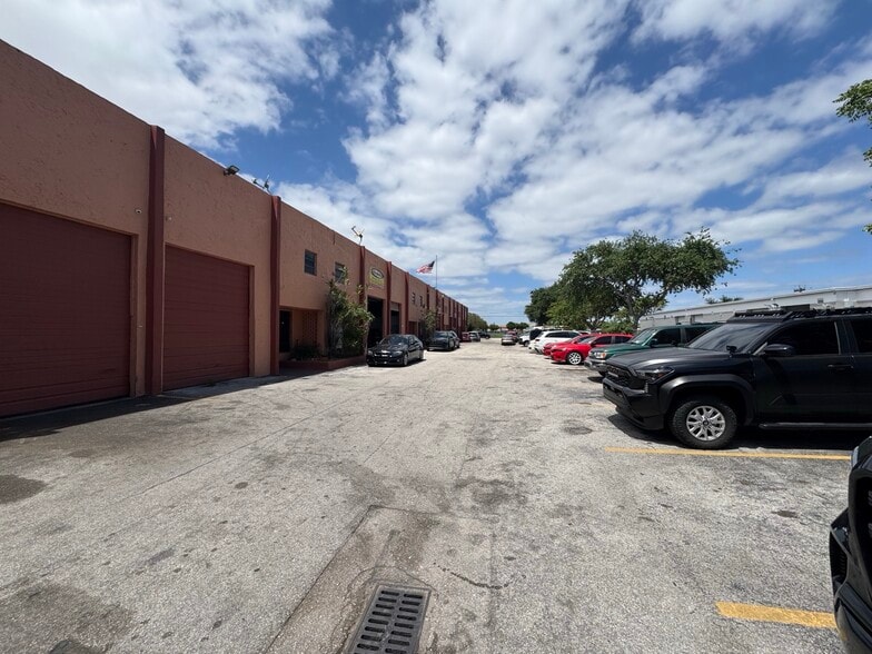 More Photos Of 12448 SW 128th St, Miami Warehouse For Lease