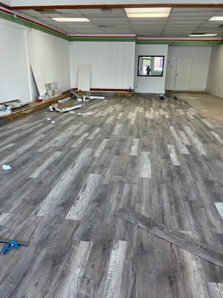 More Photos Of 2706 Samuell Blvd, Dallas Storefront For Lease