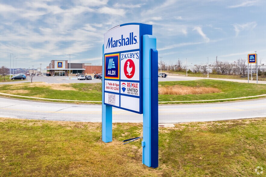 More Photos Of 50 Hwy & 13 Hwy, Warrensburg Unknown For Lease