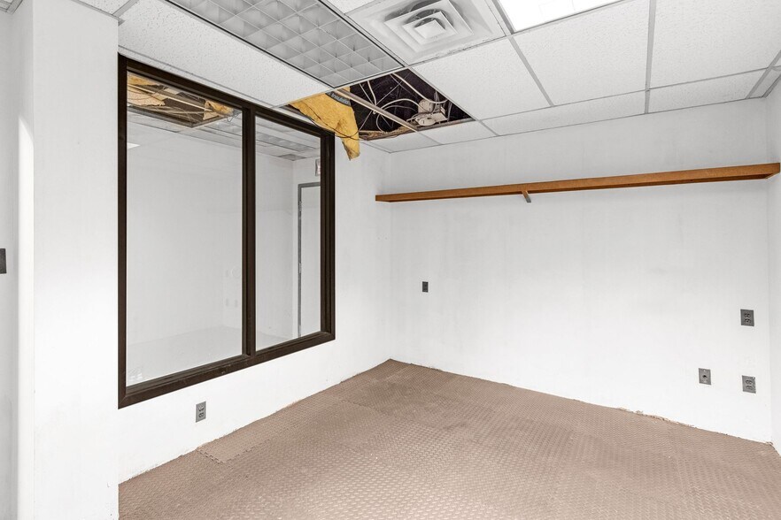 More Photos Of 200 W 4th St, Plainfield Light Distribution For Lease