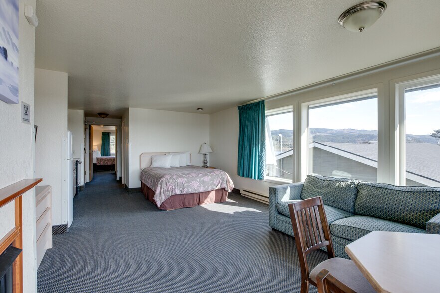 More Photos Of 101 NW 11th Ave, Rockaway Beach Hotel For Sale