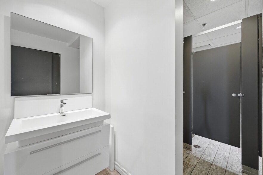 More Photos Of 4446 Boul Saint-Laurent, Montréal Loft Creative Space For Lease