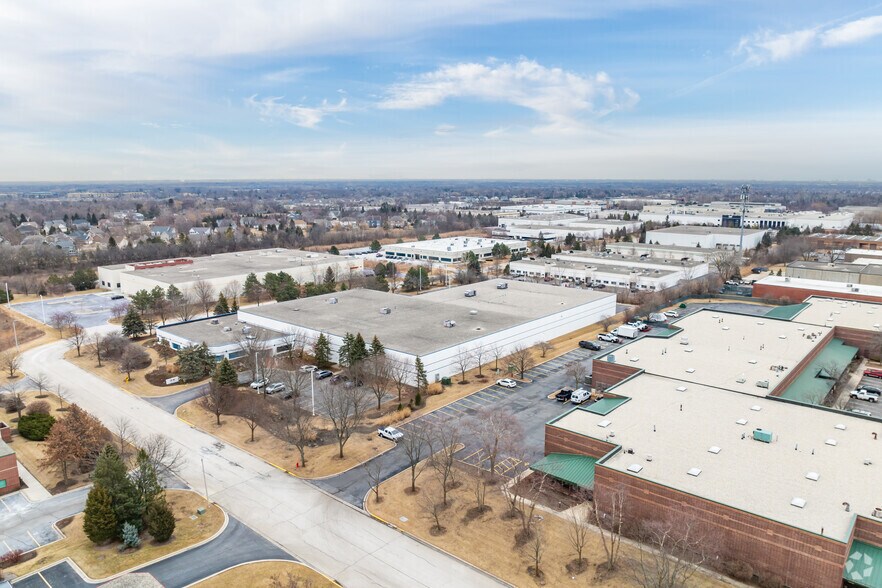 More Photos Of 585 Capital Dr, Lake Zurich Warehouse For Lease