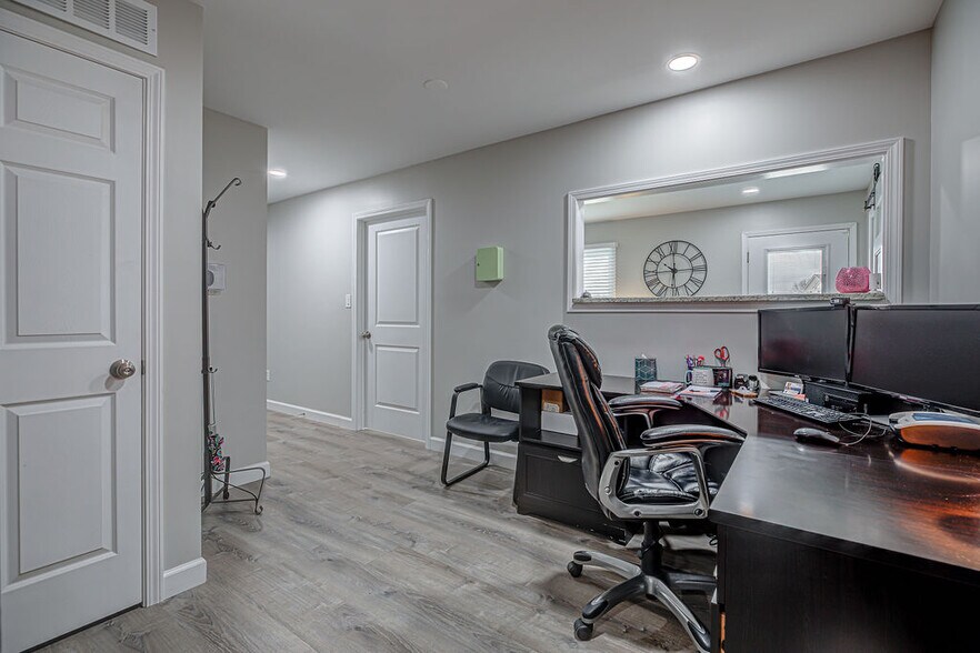More Photos Of 300-304 Edgewood Dr, Trenton Medical For Lease